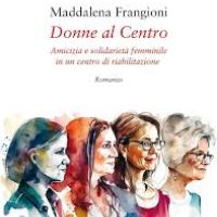 Donne al centro copertina