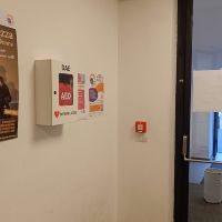 Nuovo defibrillatore all'ingresso del Centro Verdi