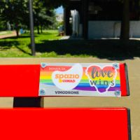 panchina arcobaleno