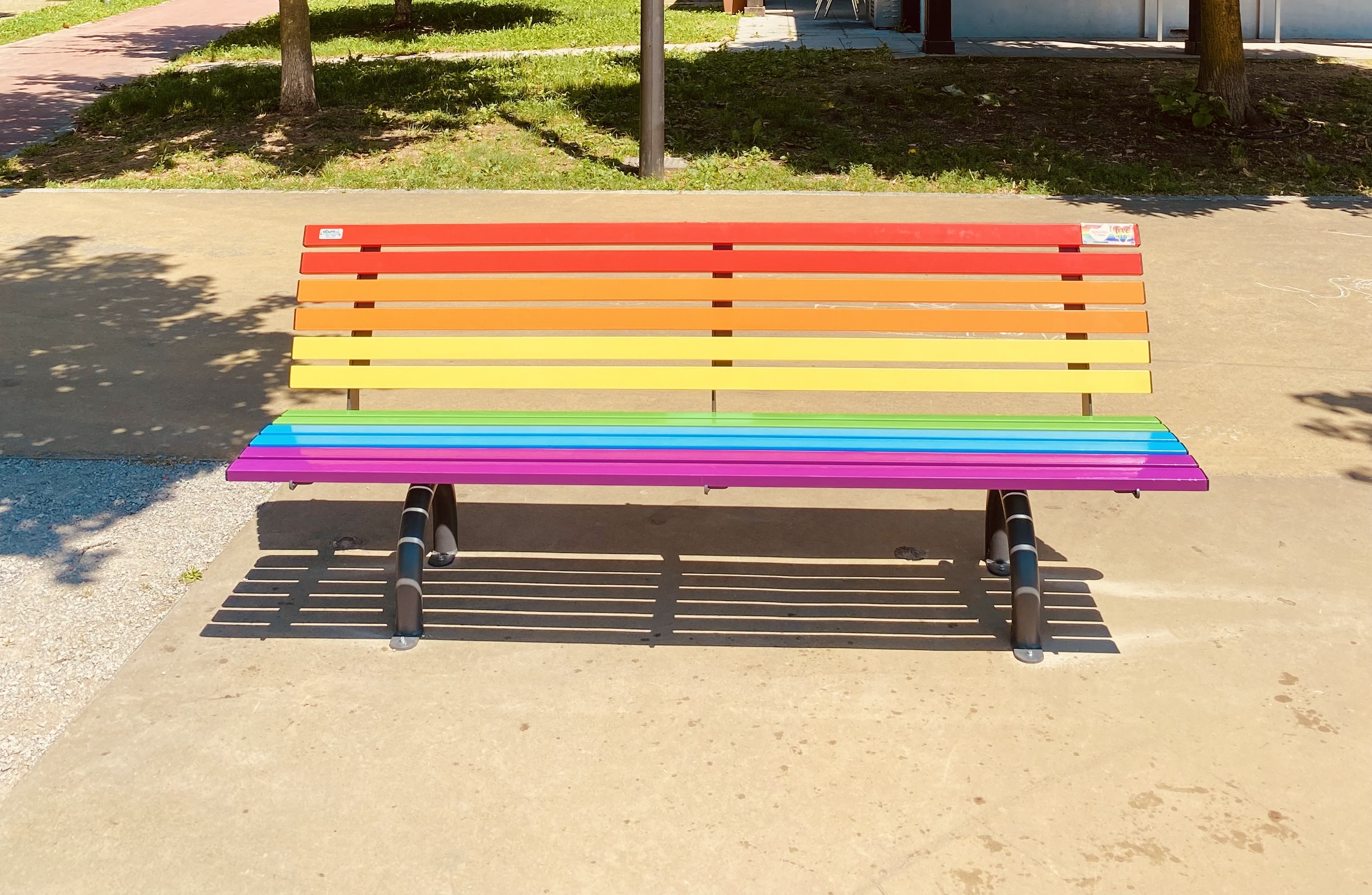 panchina arcobaleno